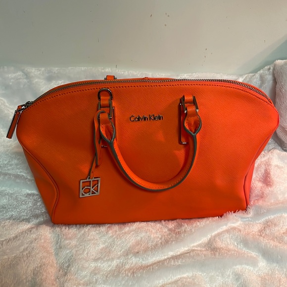 beautiful bag by Calvin Klein never used 14”Top 11”bottom6”width 9”heights bag - Picture 2 of 8